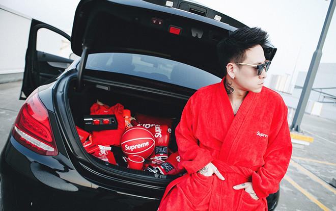 DJ Minh Trí cực ngầu với set đồ thời trang đỏ rực chất lừ Ảnh 2