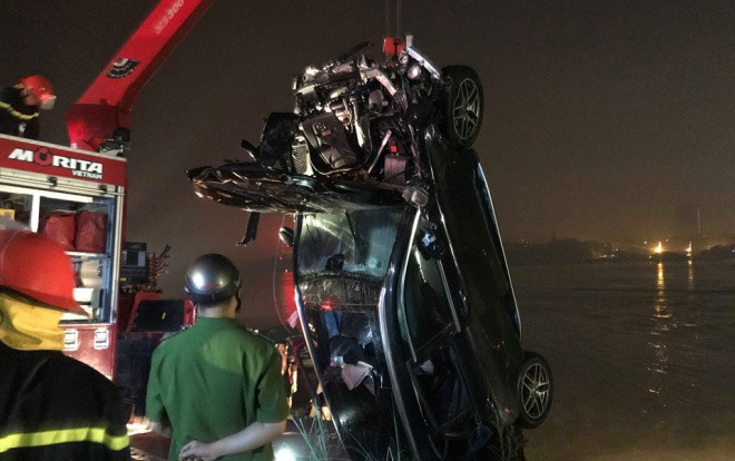 Vụ xe Mercedes lao xuống sông Hồng: Hé lộ danh tính chủ nhân chiếc xe gặp nạn Ảnh 2