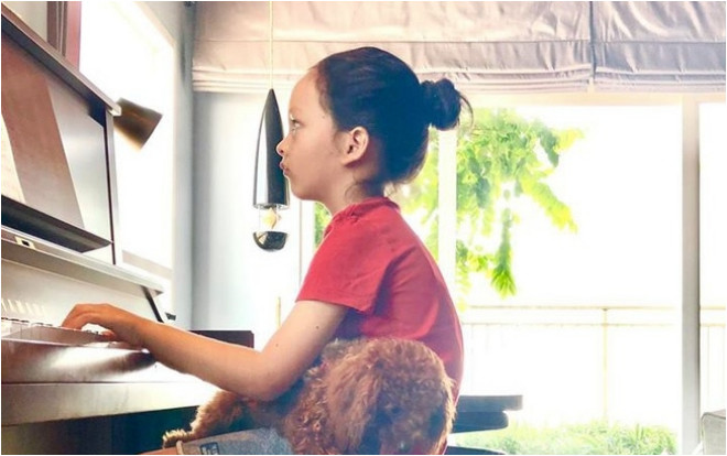 Không thể rời mắt trước thần thái hoàng tử của con trai Diva Hồng Nhung Ảnh 2