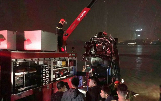 Xác định danh tính cô gái 21 tuổi tử vong trong vụ xe Mercedes đâm gãy lan can cầu Chương Dương lao xuống sông Hồng Ảnh 2