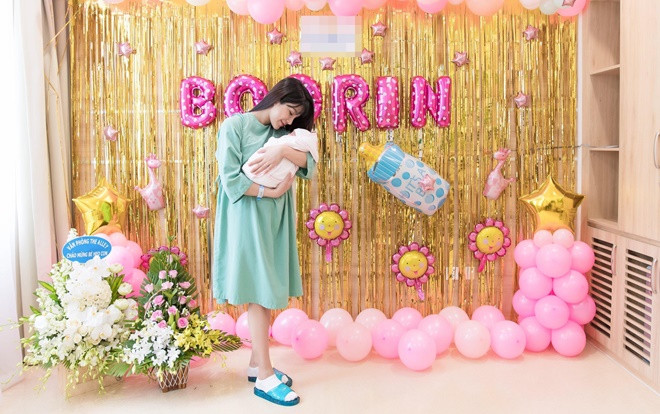 Góc ngưỡng mộ: Diệp Lâm Anh xuất viện sau 2 ngày sinh nở vẫn sành điệu như thời con gái Ảnh 2