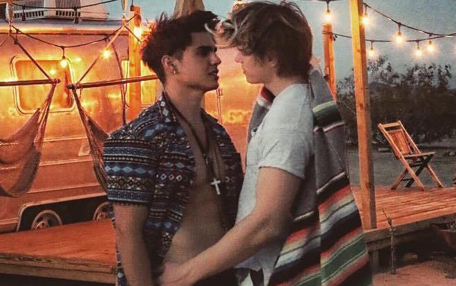 Chuyện tình yêu lãng mạn xuất phát từ tiếng xin chào qua Instagram của siêu mẫu người Anh - Zander Hodgson Ảnh 2