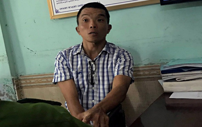 Người đàn ông nghi 'ngáo đá' cầm gạch đập phá ô tô giữa trung tâm Đà Nẵng Ảnh 2