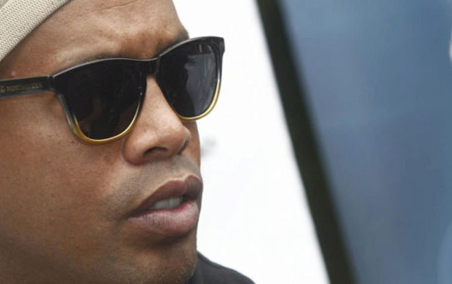 Ronaldinho bị thu hộ chiếu, chìm trong nợ nần vì lãi vay 'cắt cổ' Ảnh 2