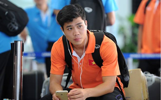 Điệu đà chẳng kém gì Pogba, Công Phượng khiến fan 'quay như chong chóng” với các kiểu tóc Ảnh 2