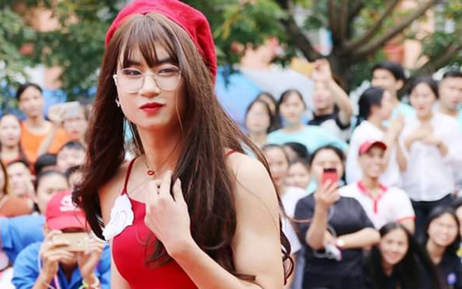 Nam sinh Đà Nẵng giả gái, catwalk lả lướt đến mức phái nữ cũng 'chào thua' Ảnh 2