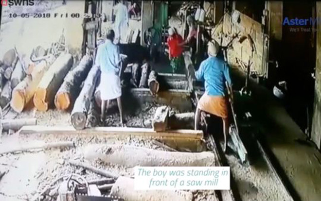 Bị bò đuổi, nam thanh niên đứt lìa bàn tay Ảnh 2