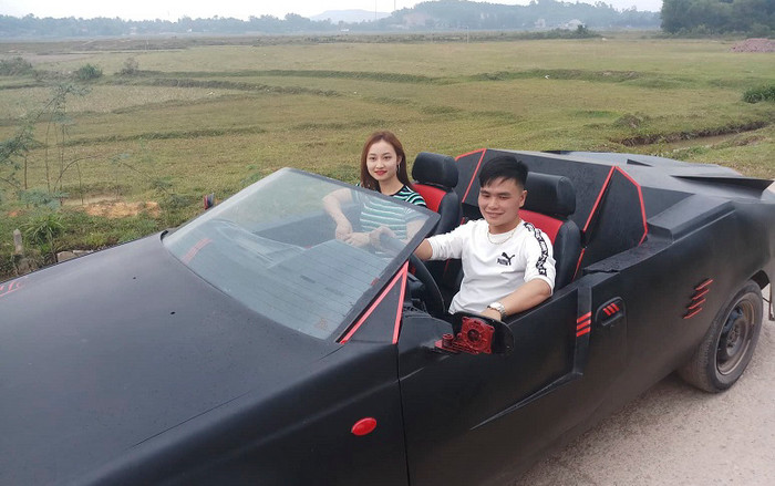 Thanh niên Hà Tĩnh gây sốt khi độ xe nát thành siêu xe mui trần đẹp mê ly Ảnh 2