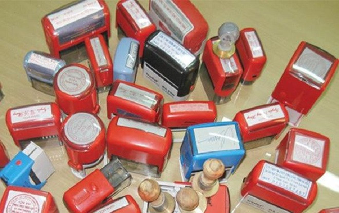 Cặp vợ chồng làm giả con dấu để mua bán xe máy ở Đắk Lắk Ảnh 2