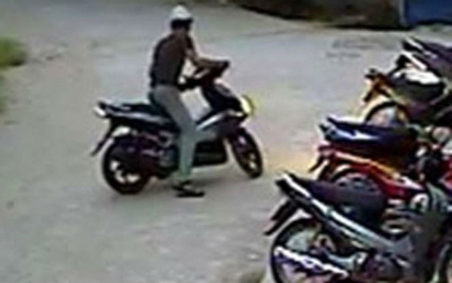 Thầy giáo lén dắt trộm xe máy nhà người quen lấy tiền trong cốp tiêu xài rồi vứt xe ở dọc đường Ảnh 2