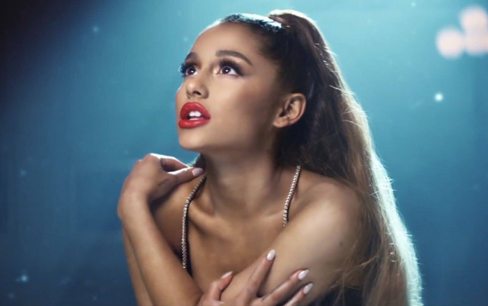Những ai từng chê Ariana Grande hết ý tưởng làm MV thì vào hết đây: Cô ấy có quà gửi đến bạn! Ảnh 2