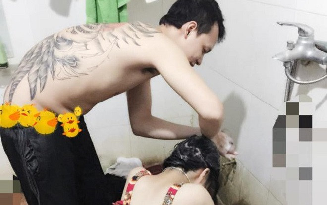 Hì hục gội đầu cho vợ bầu, anh chồng xăm trổ khiến hội chị em hết lời khen ngợi Ảnh 2