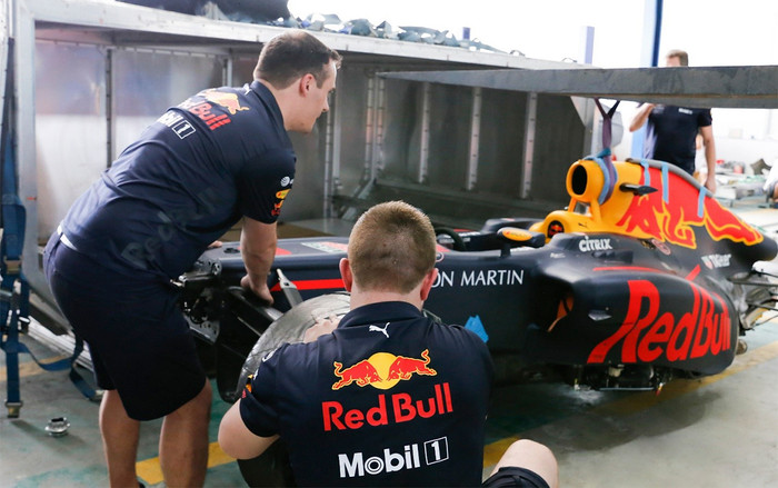 Chiếc xe đua F1 vừa lăn bánh ở Hà Nội có gì đặc biệt mà lại có giá đến 373 tỷ đồng? Ảnh 2