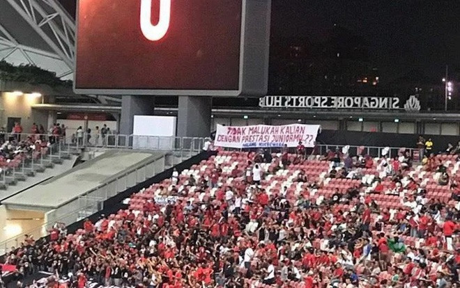 Sự thật bất ngờ sau chuyện CĐV Indonesia treo băng rôn sỉ nhục đội nhà Ảnh 2