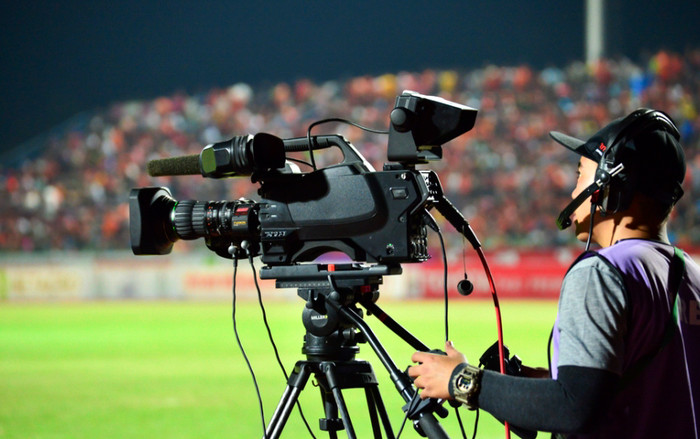Máy quay ghi hình các cầu thủ trên sân như thế nào để theo kịp đường bóng Ảnh 2