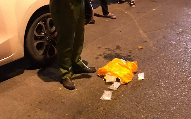 CSGT truy đuổi bắt giữ 2 đối tượng vận chuyển ma túy và vũ khí ở Sài Gòn Ảnh 2