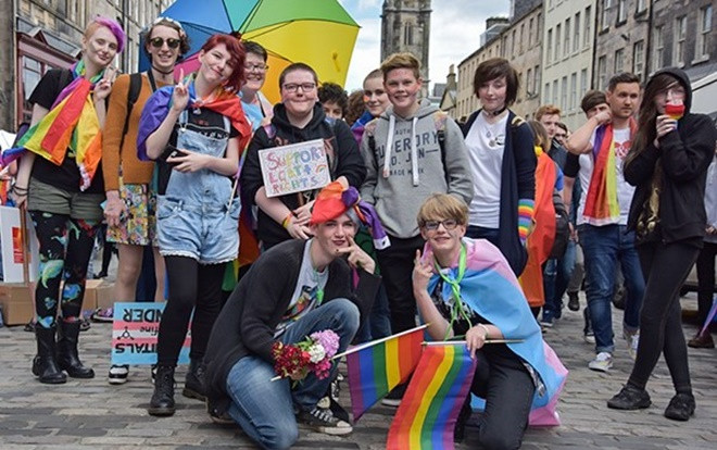 Lần đầu tiên có một quốc gia trên thế gới chính thức đưa LGBT vào chương trình giảng dạy Ảnh 2