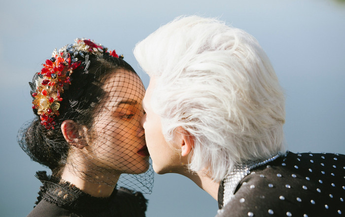 MV 'Màu nước mắt' của Nguyễn Trần Trung Quân không ít cảnh 18+ nhưng dân tình lại chỉ để ý chi tiết này Ảnh 2