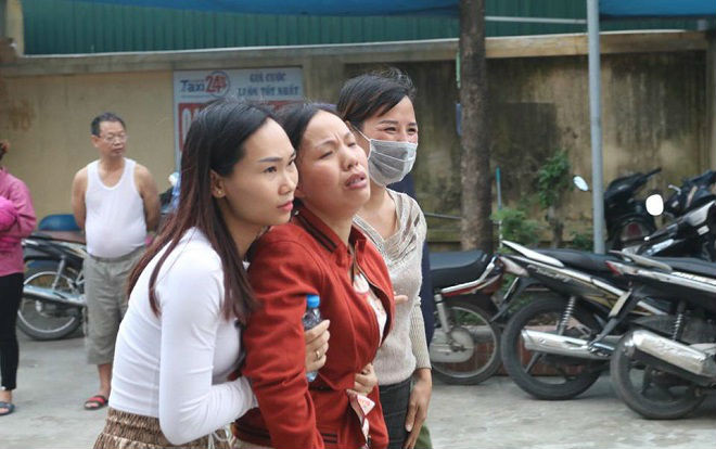 Vụ cháy lớn ở khu nhà kho gần bến xe Nước Ngầm: Người dân đau đớn bất lực nhìn lửa thiêu rụi nhiều tài sản Ảnh 2