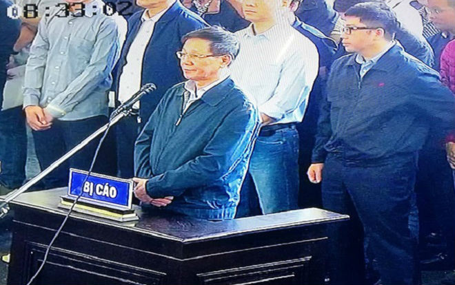 Nhìn lại những hình ảnh ngày đầu tiên xét xử sơ thẩm đường dây đánh bạc công nghệ cao Ảnh 2