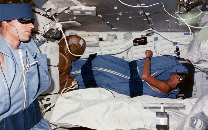 Muốn ngủ ngon ngoài vũ trụ, các phi hành gia bắt buộc phải mang theo những thứ này Ảnh 2