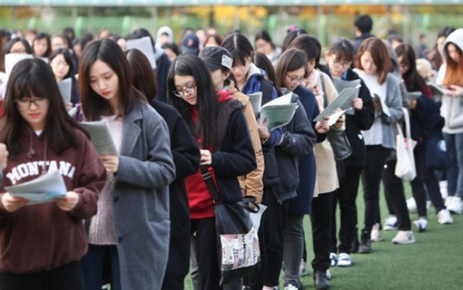 'Căng' như thi ĐH ở Hàn Quốc: Cả nước 'bật chế độ im lặng' hoãn chuyến bay ngừng tập quân sự để sĩ tử tập trung Ảnh 2