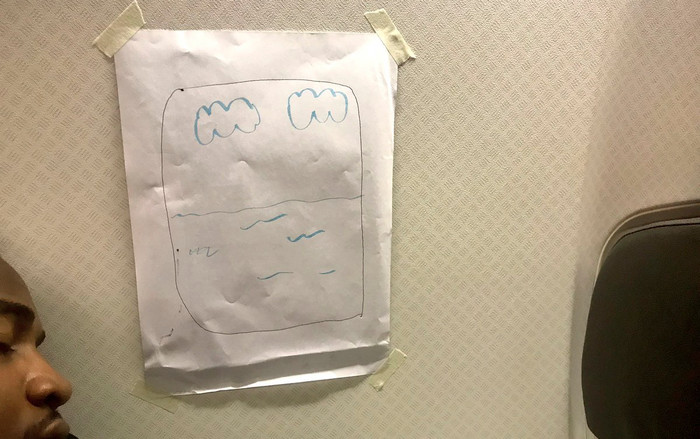 Nhật Bản: Hành khách muốn ngồi gần cửa sổ, tiếp viên hàng không chiều theo bằng cách không thể phũ hơn Ảnh 2