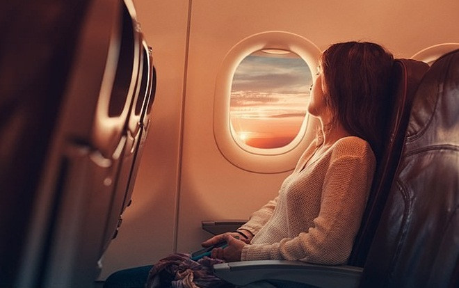 Điều gì xảy ra khi hành khách chết trên khoang, chất thải có bị đổ giữa không trung hay loạt thắc mắc xoay quanh mỗi chuyến bay Ảnh 2