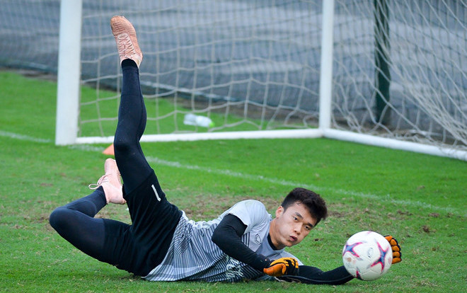 Chưa được ra sân tại AFF Cup 2018, vì sao thủ môn Bùi Tiến Dũng vẫn là cái tên 'đắt show' quảng cáo nhất ĐTVN? Ảnh 2