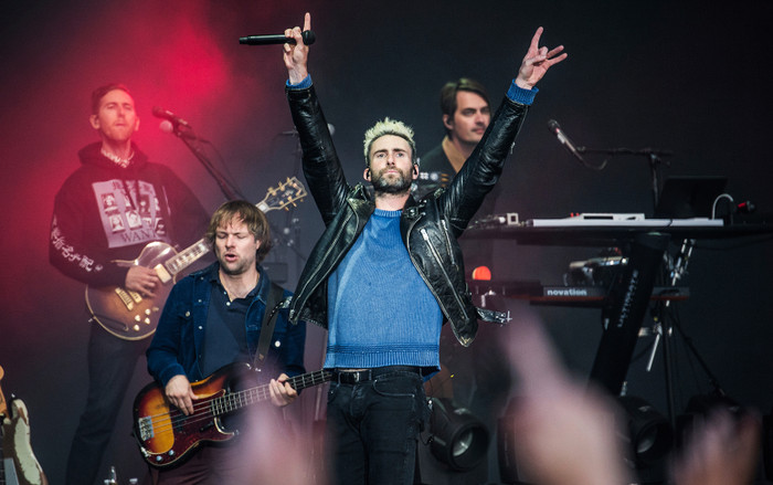 Chưa kịp ăn mừng, Maroon 5 đã bị 35.000 người kí tên đòi hủy buổi diễn tại Super Bowl 2019! Ảnh 2