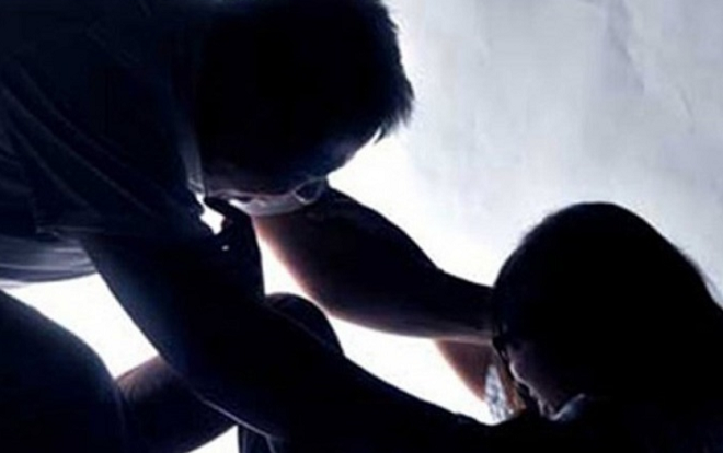 Cha dượng đồi bại nhiều lần xâm hại con gái 5 tuổi của vợ Ảnh 2
