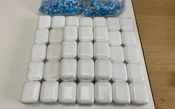 Xuất hiện hình ảnh đầu tiên của chiếc tai nghe AirPods 2 mà chúng ta đang chờ đợi Ảnh 2