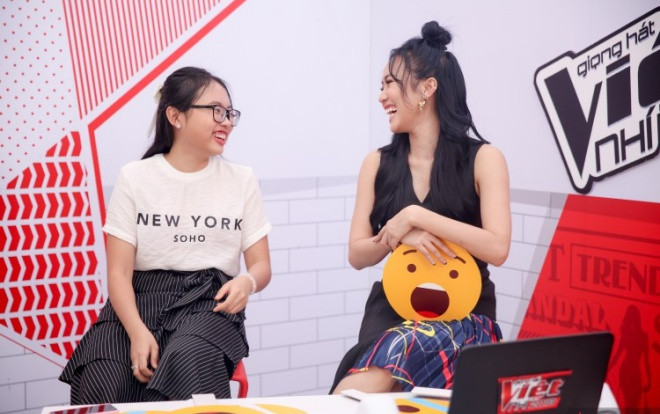 Được mời đến xem The Voice Kids, Diệu Nhi tranh thủ dạy Phương Mỹ Chi khóa bán hàng online cấp tốc Ảnh 2