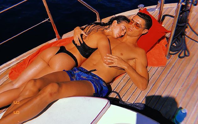 NÓNG: Ronaldo chính thức lên 'xe hoa' ở tuổi 33 Ảnh 2