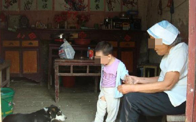 Vợ mất nửa năm, con gái 5 tuổi luôn miệng nói rằng mẹ ở dưới gầm giường và sự thật phía sau Ảnh 2