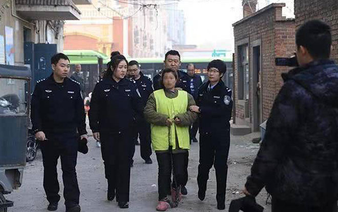 Mẹ Trung Quốc tàn nhẫn giết con gái 7 tuổi vì chơi điện thoại quá lâu Ảnh 2