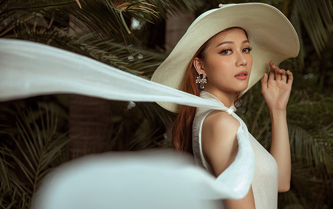 Hoa hậu Thái Nhiên Phương mặc đầm mỏng khoe nét thanh xuân đẹp mê hoặc Ảnh 2