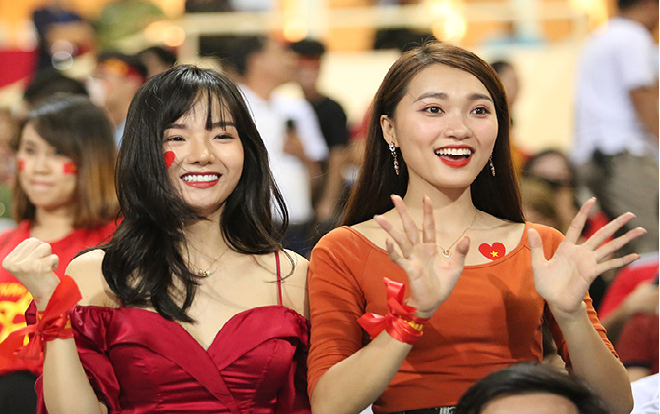 Bạn gái tiền vệ Phan Văn Đức bất ngờ nổi tiếng chỉ sau một đêm Ảnh 2