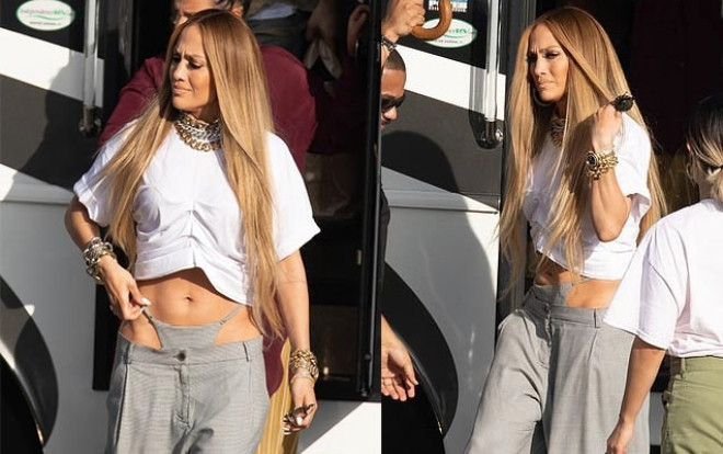 Jennifer Lopez gây hoang mang khi mặc trang phục quái dị lộ cả nội y ra ngoài Ảnh 2