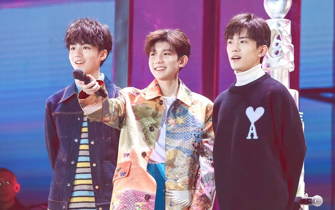 Dịch Dương Thiên Tỉ cùng Vương Tuấn Khải đến concert mừng sinh nhật 18 tuổi của Vương Nguyên (TFBOYS) Ảnh 2