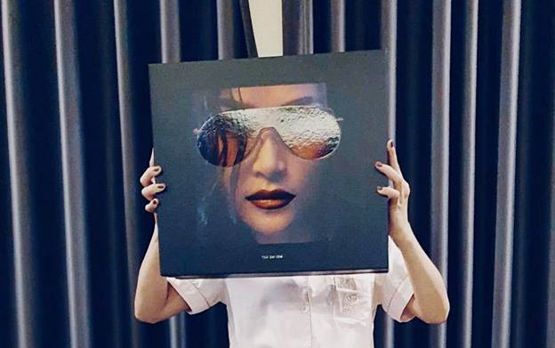 Từ sửng sốt đến hoảng loạn: Xem ngay album Đông Nhi - XoX sở hữu size khổng lồ! Ảnh 2