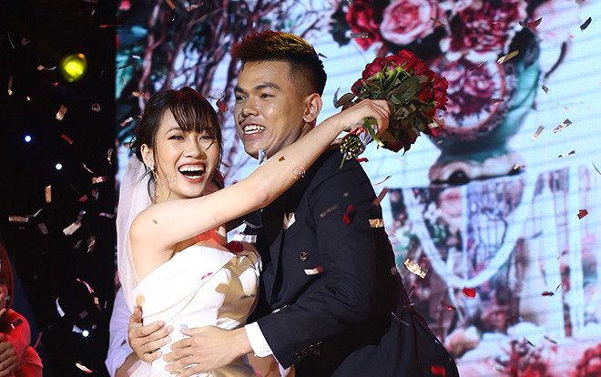 Nữ sinh Xây dựng làm 'đám cưới' trên sân khấu Hoa khôi Ảnh 2