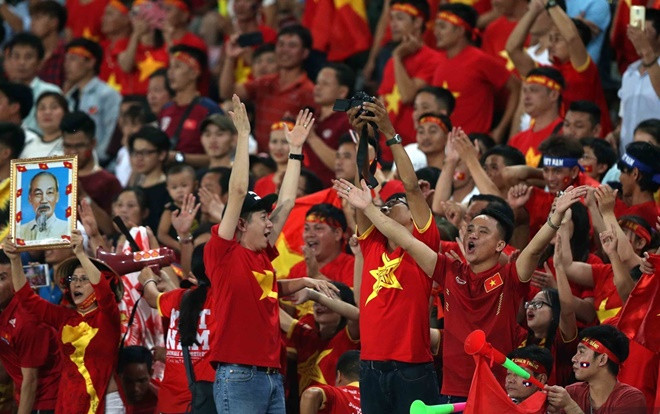 CĐV Việt Nam đông gấp 5 lần Thái Lan, cuồng nhiệt nhất AFF Cup 2018! Ảnh 2