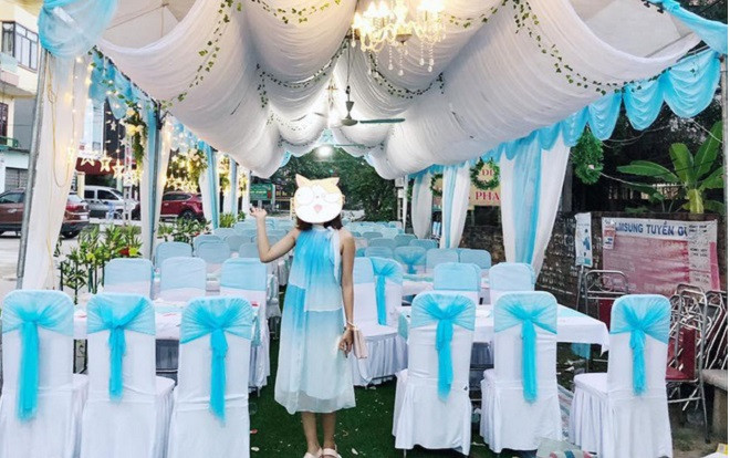 Dở khóc dở cười cô gái ăn mặc đẹp lồng lộn đi dự đám cưới không ngờ chọn style lại giống hệt ghế ngồi Ảnh 2