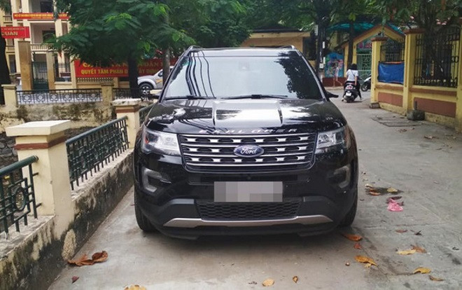 Vừa bước chân ra khỏi nhà, anh chàng số nhọ bỗng chưng hửng khi nhìn cảnh tượng này ở chiếc xe yêu quý Ảnh 2