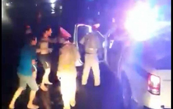 Cảnh sát giao thông bị tố đánh nhau với tài xế: Clip không phản ảnh đúng bản chất sự việc Ảnh 2