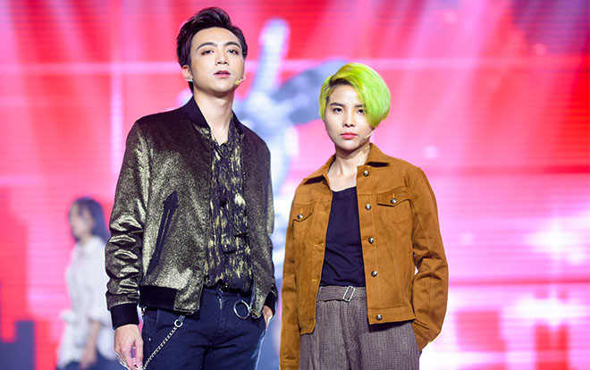 Vũ Cát Tường bình thản ăn bánh, bất lực nhìn Soobin… đi 'mượn' đồ ăn vặt từ fan! Ảnh 2