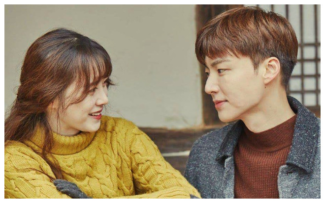 Nàng Cỏ Goo Hye Sun gây 'chấn động' khi rót mật yêu đương với chồng Ahn JaeHyun ngay trên truyền hình Ảnh 2