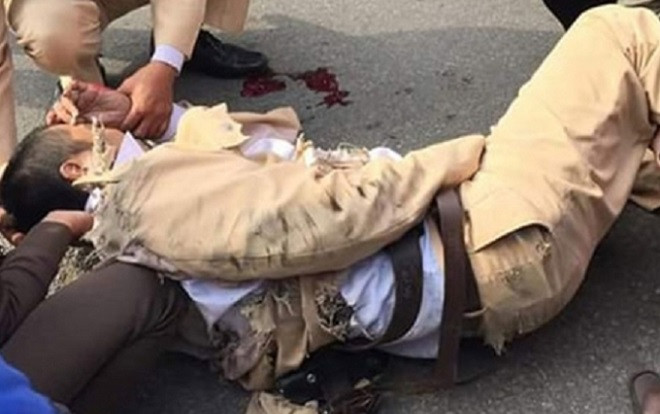 Bắt 3 đối tượng gây rối hiện trường vụ tai nạn, rút dao đâm 2 chiến sĩ CSGT trọng thương Ảnh 2