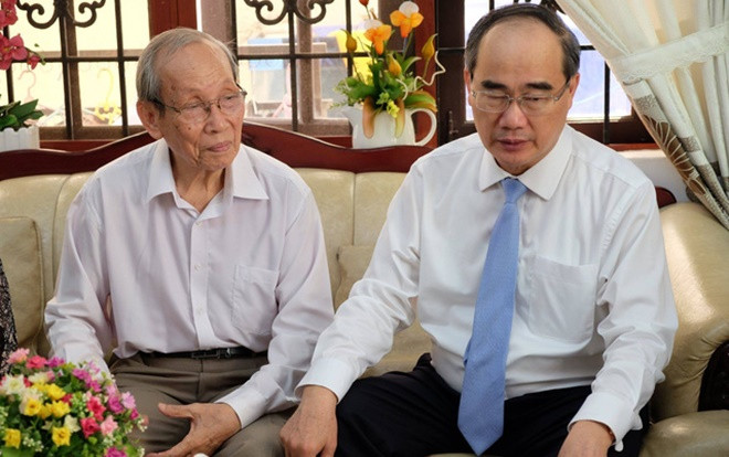 TP.HCM nghiên cứu miễn học phí THPT: Học sinh cả nước chuẩn bị xách vali lên và 'chuyển khẩu' gấp thôi Ảnh 2